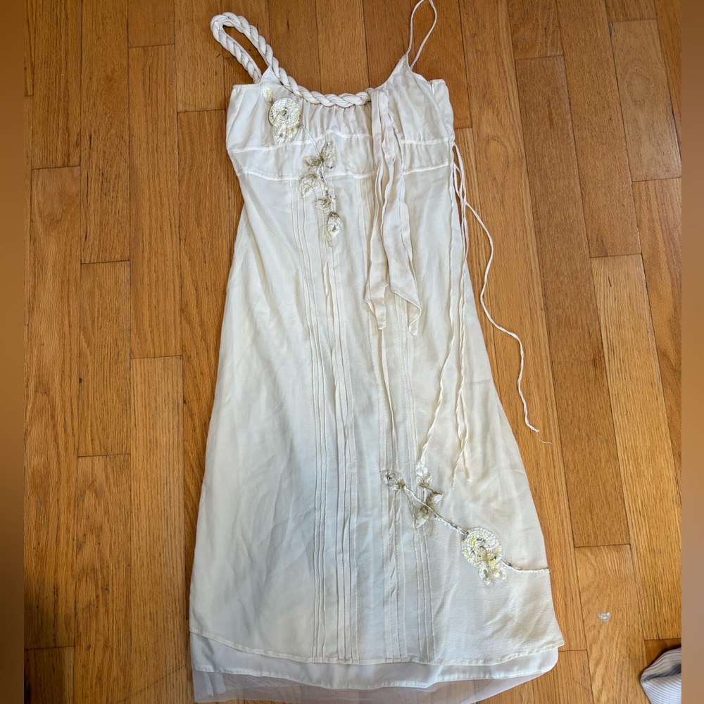 Cute vintage white maxi dress with embroidered flowers🌸🌼